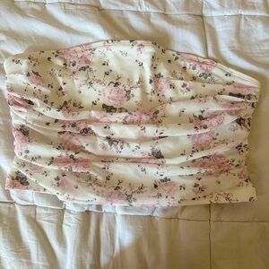 White flower tube top! 🌸